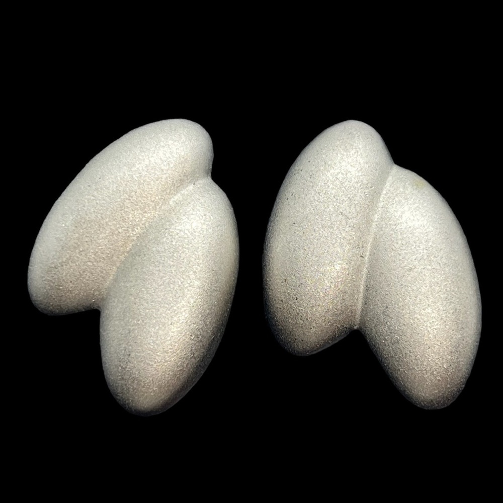 Kate Hines abstract modernist silver tone textured clip on earrings vintage